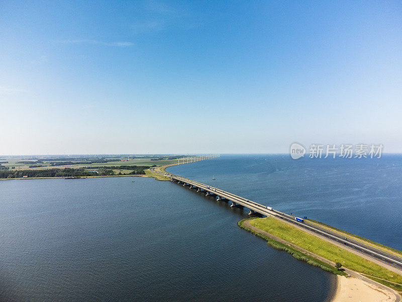 Ketelbrug A6高速公路上的无人机俯视图